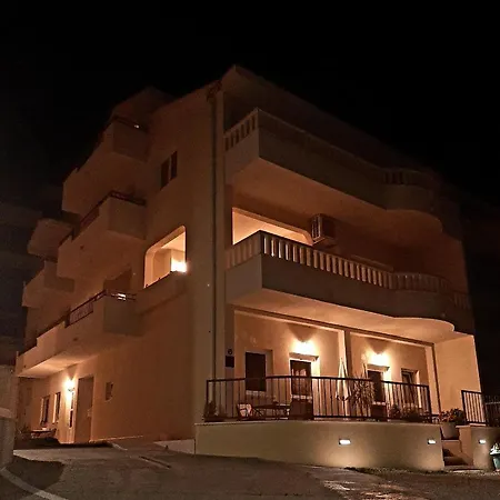 Akmadzic Apartment *