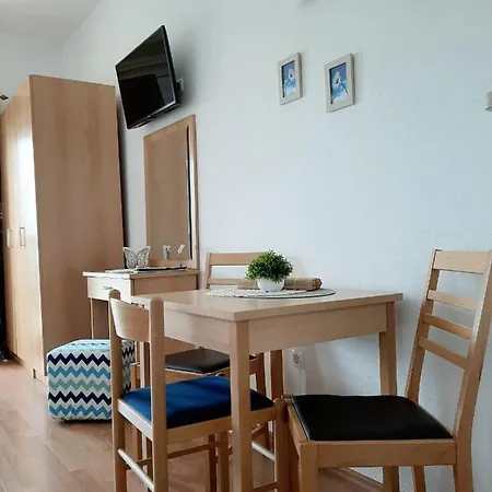 Akmadzic Apartment *