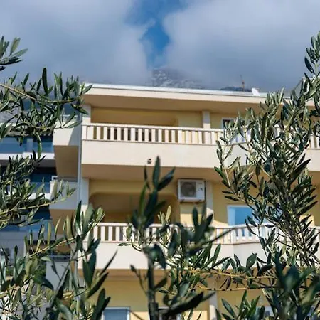 Akmadzic Makarska