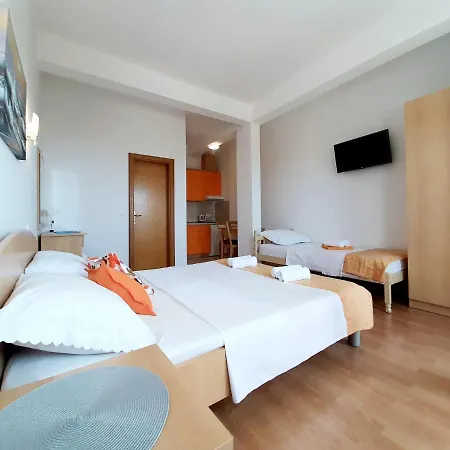 Apartamento Akmadzic