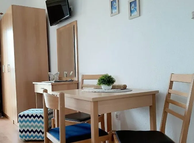 Akmadzic Apartman *